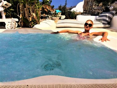 Υδρομασάζ / Jacuzzi - Παροχές Πέργκολας - Απέραντο Γαλάζιο